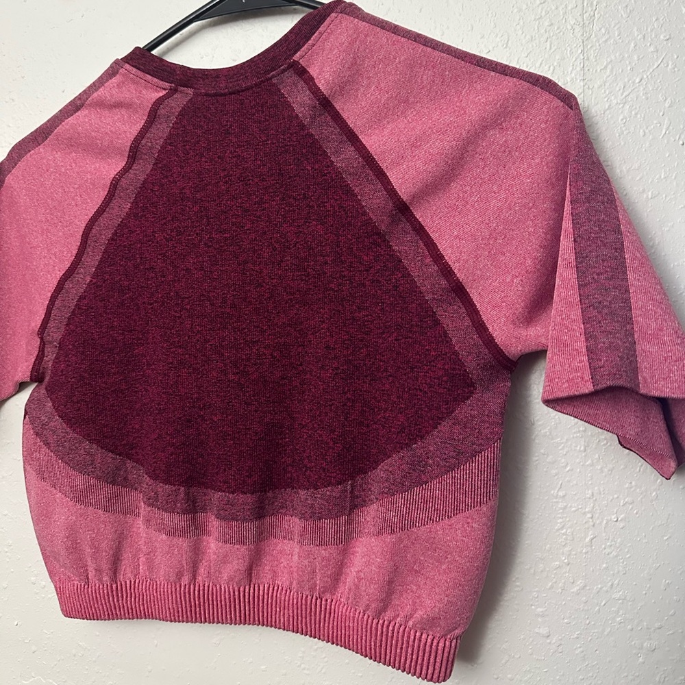 Fabletics Colorblock Cropped Athletic Top - Picture 3 of 3